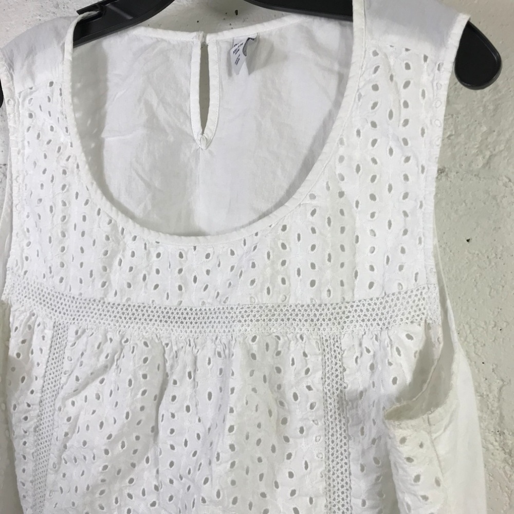 SOLD!! Old Navy Eyelet 100% Cotton White Tank Plus - Picture 2 of 8